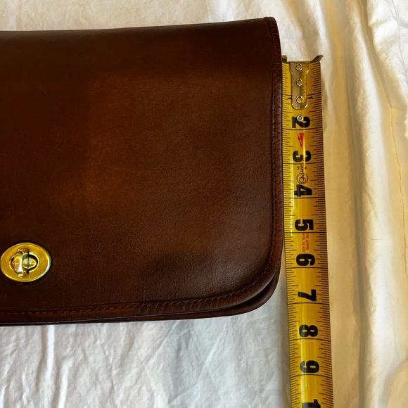 Vintage COACH NYC Classic Pouch Leather Shoulder Bag - No. 147-5201 - Picture 8 of 13